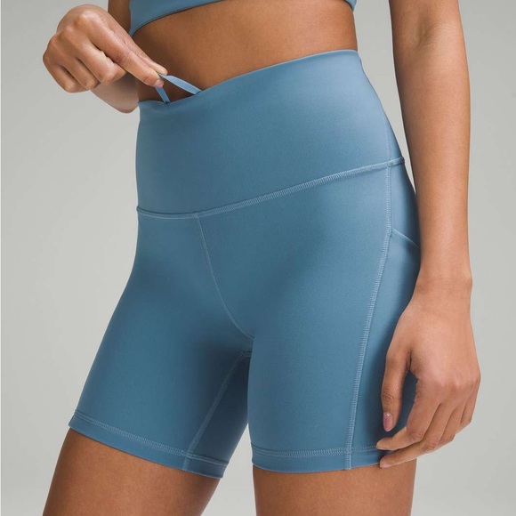 Lululemon Wunder Train shorts with pockets 6" inseam, size 6 Utility Blue - Picture 1 of 6